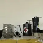 ادوات قهوه مقطره v60 كامله واظرف قهوه 18قرام (بس ناقص قمع )