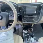 ميتسوبيشي آوت لاندر 2019 اللوحة خارج البيعة