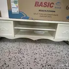 طاولة تلفزيون