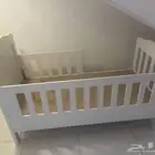 للبيع دولاب وسرير استخدام بسيط