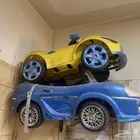 2 سيارة أطفال للبيع تحتاج بطاريات و شحن