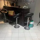 بار مع كراسي