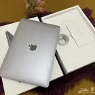 ماك بوك برو نظيف جدا