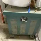 للبيع حديد وخرده ومكيفات وكراسي