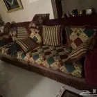 كنب 3 قطع كبير للبيع كل قطعه تشيل 6 اشخاص جديد استخدام شهر