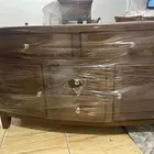 طاولة مع ادراج وارفف