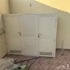 بيت المنيوم مع بابين