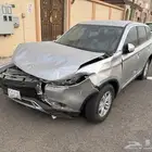 للبيع متسوبيشي أوتلاندر مصدومه من الامام كل الواجهة موديل 2