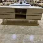طاولة تلفزيون شبه جديده