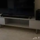 طاولة تلفزيون   مراتب بيضاء