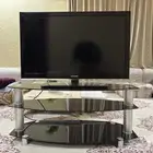 شاشه سامسونق بدقه عاليه FHD 40 بوصه مع طاوله قزاز