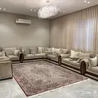 كنب مجلس مع طاولات خدمه ووسط يكفي 11 شخص