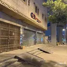 3 معارض للايجار وسكن