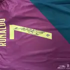 تيشيرت موقع من كرستيانو رونالدو معه شهادة توقيع