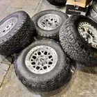 جنوط جي ام سي جمس سيرا مع كفرات ودواي نص حجري285 70 17