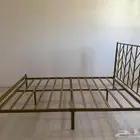 سرير ذهبي
