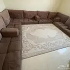 جلسة أرضية مستعملة مع سجادة
