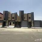 للبيع أدوار ارضيه بحوش وروف بملحق علوي خميس مشيط