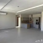 شقه للايجار راكب مطبخ ومكيفات