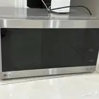 مايكرويف LG وشاشة دانسات 39 بوصة وبرادة وسرير للبيع
