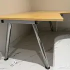 مكتب قابل لتعديل الطول