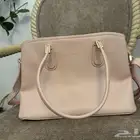 شنطة ماركة surprise نسائية بحالة ممتازة ومعها هدية