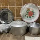 قدور طبخ وصحون
