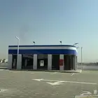 محطة بنزين بها محلات تجارية