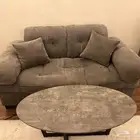 كنبة شخصين و طاولة للبيع