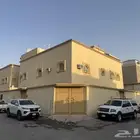 للبيع فلة بحي العزيزية مساحتها 400 م