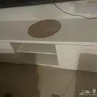 طاولة تلفزيون
