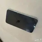 ايفون 11 مستعمل الشاشه الي قدام متغيره و مكسور من ورا