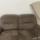 3كنبات بس الثالث بل غرفه حلو أمريكي ومريح
