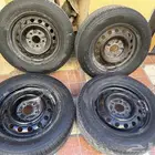 للبيع 4 جنوط كامري حديد مع الكفرات