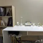 مكتب دراسي نظيف جدا