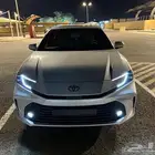 كامري 2025 LE بنزين أبيض لؤلؤي