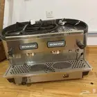 ماكينة صانعة القهوة والكابتشينو