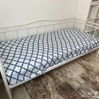 أثاث ايكيا متفرق للبيع سرير ومكتب ومكتبة