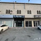 محل فتحتين بحي الملقا للايجار