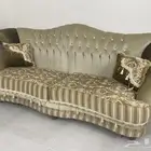 كنب منزل مع المخدات