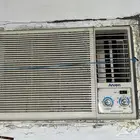 للبيع مكيف نظيف وبارد ما شاء الله وسرير حديد