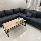 طقم كنب استعمال قليل 3 متار بي 3 متار مع طاولة