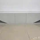 طاولة تلفاز لون أبيض