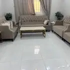 كنب مع الطاولات
