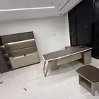 طاولة مكتب لرئيسه   كامل