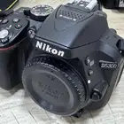 معدات تصوير كاميرا وعدساتها نيكون 5300 وفلاش ومايك لاسلكي