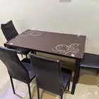 طاولة طعام بحالة جيدة