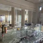 رفوف وطاوله كاشير للبيع زجاج مع مرايه