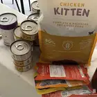 مستلزمات قطط للبيع اكل و ليتر و صندوق