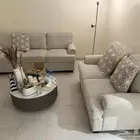 كنب من هوم بوكس نظيف استخدام 9 اشهر فقط
